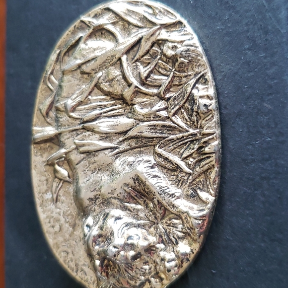 Vintage Oval Brooche Pin Animal Tiger gold brass color antiqued 3D - Picture 5 of 8